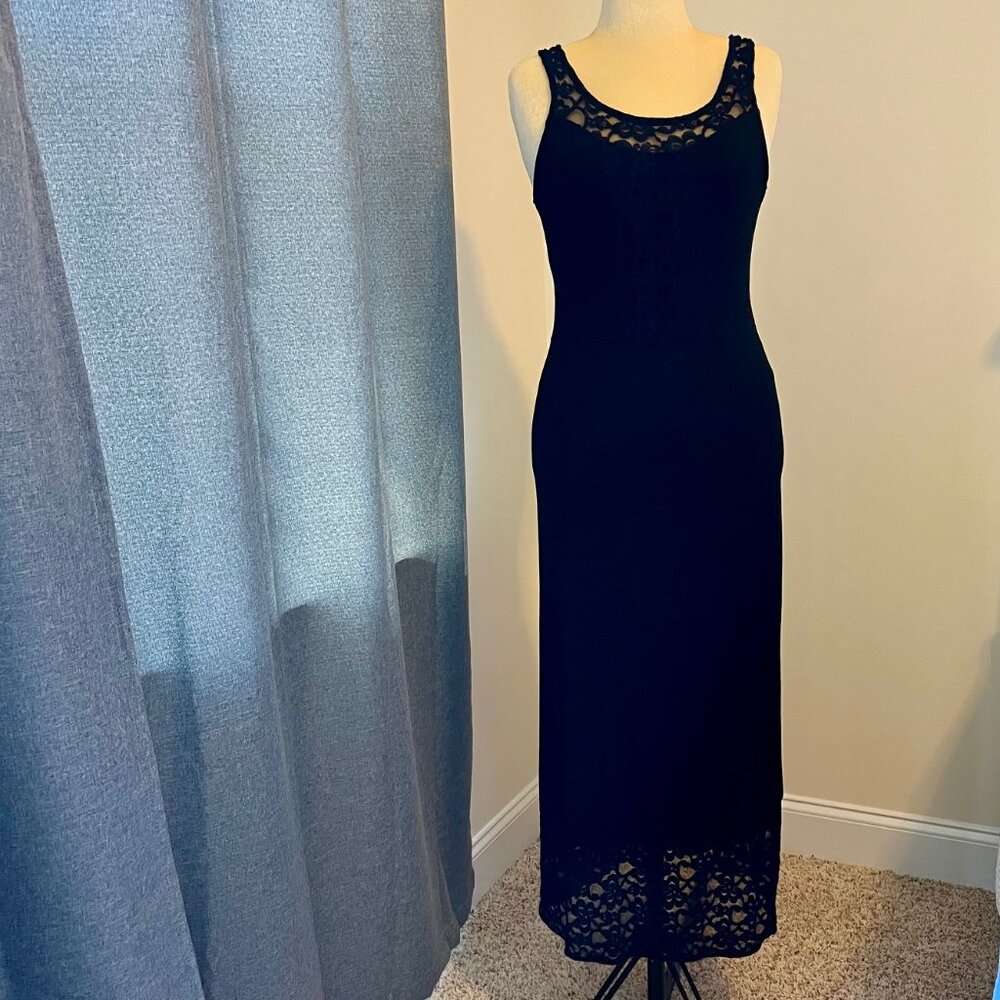 Gilli Sleeveless Lace Trimmed Maxi Dress in Black (M) Like New